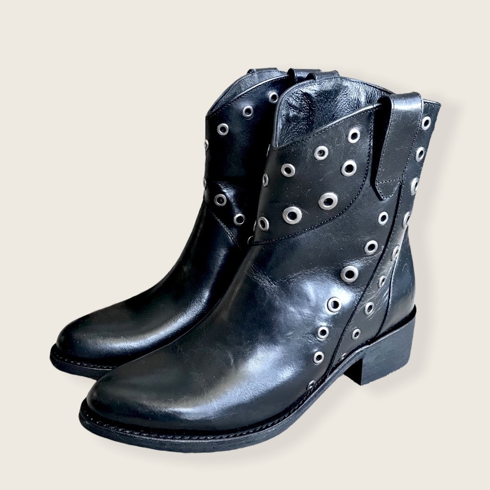 Frye Diana Grommet Black Leather Studded Short Moto Pull On Western Ankle Boots - Picture 9 of 14